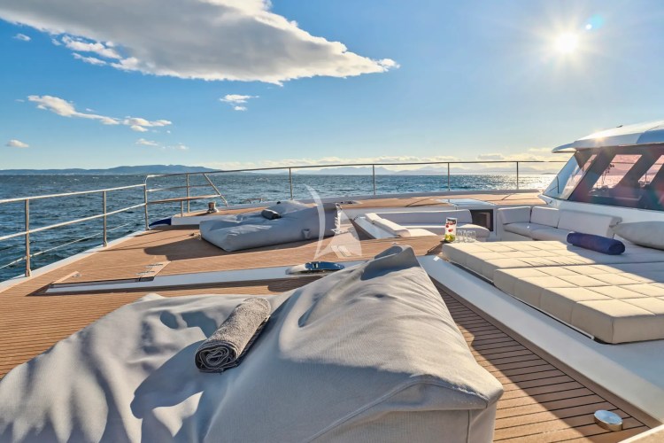 Front Deck - Jacuzzi
