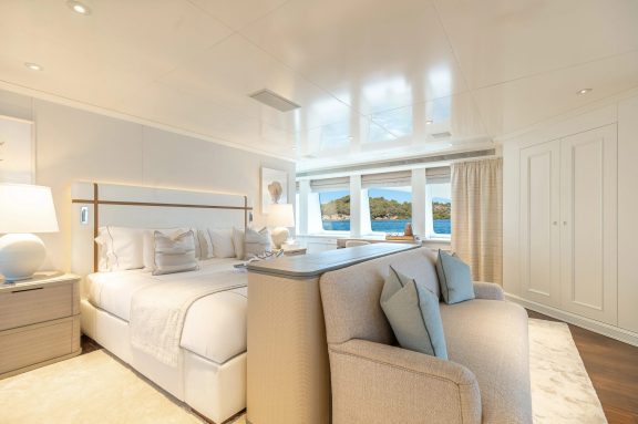 Image of IDEFIX II yacht #32