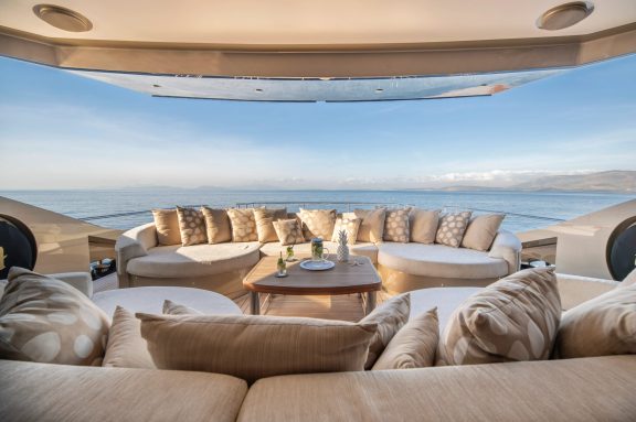 Image of HOKULANI yacht #23