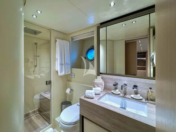 VIP Cabin's en-suite
