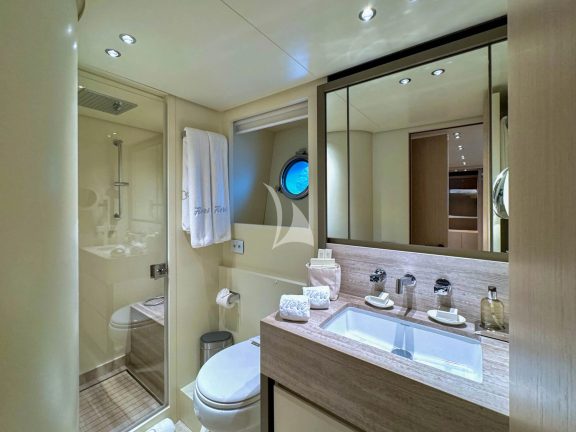 VIP Cabin's en-suite