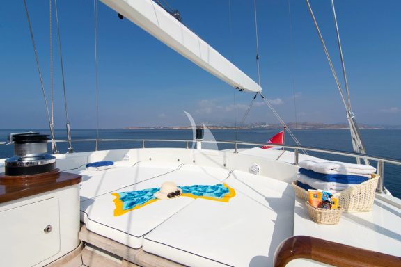 Sunbathing flybridge