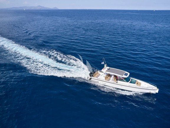 Axopar chase tender