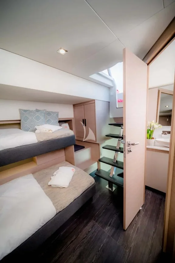 Guest cabin with upper and lower bed