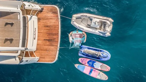 Swimming platforms and toys