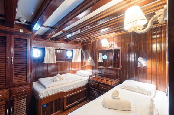 Image of THALASSA yacht #13