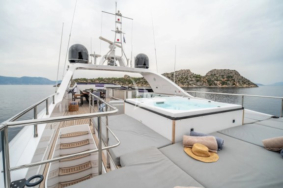 Image of PAREAKI II yacht #29