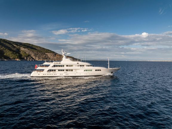 Image of FOS yacht #66