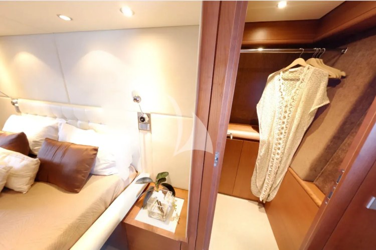 Master Cabin with walk in closet