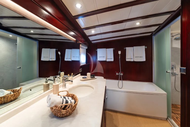 Aft Master Cabin Bathroom