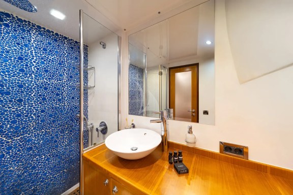 Twin Cabin Bathroom