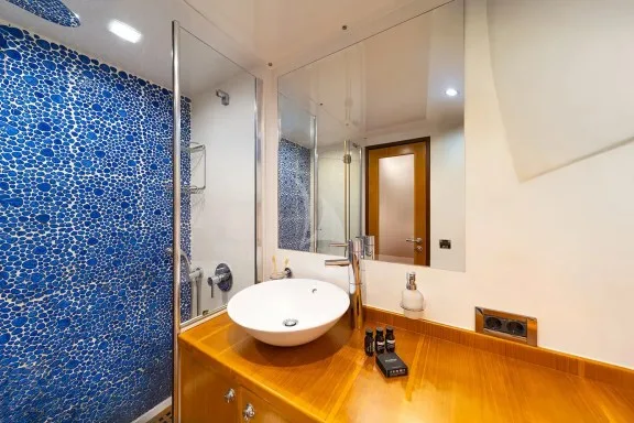 Twin Cabin Bathroom