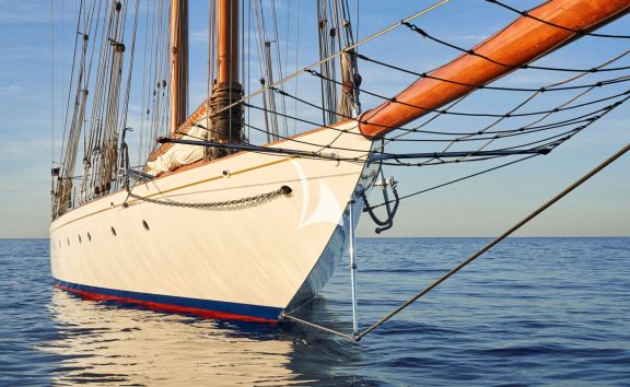 Image of ELENA of LONDON yacht #33