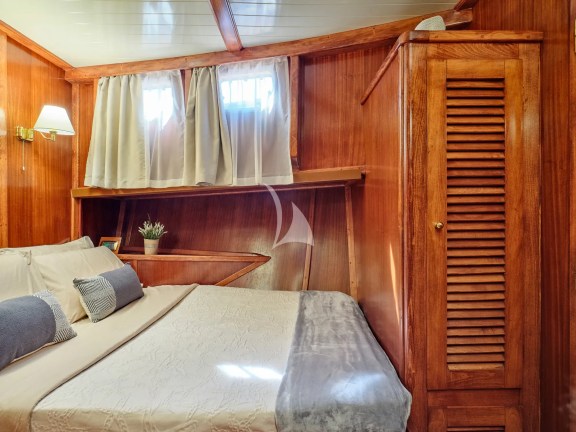 Guest cabin