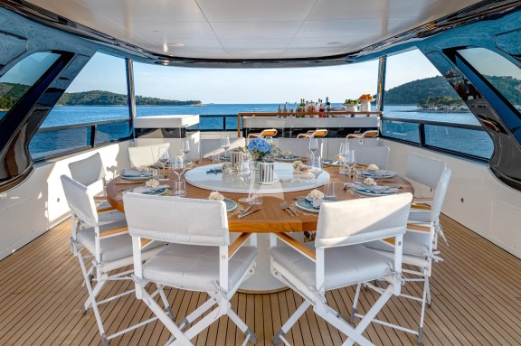 Sun deck dining area