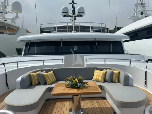 Seating/observation area forward of bridge