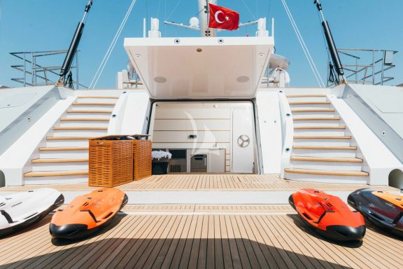 Image of All About U 2 yacht #10