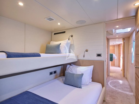 Guest cabin with ensuite bathroom