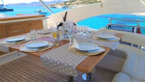Fly Bridge deck Dinning Table