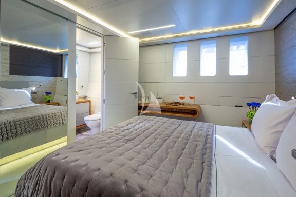 Double cabin
