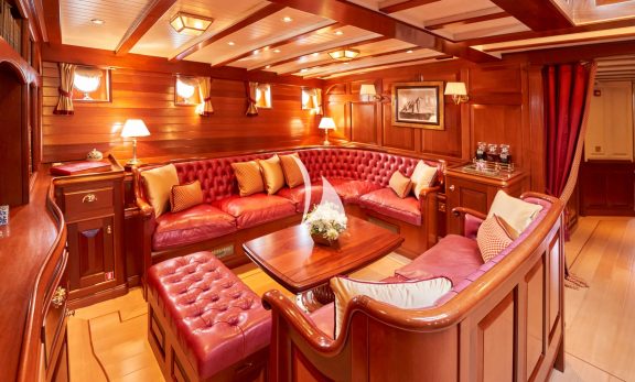 Image of ELENA of LONDON yacht #28