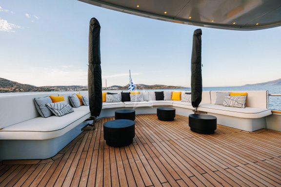 Upper deck lounge area