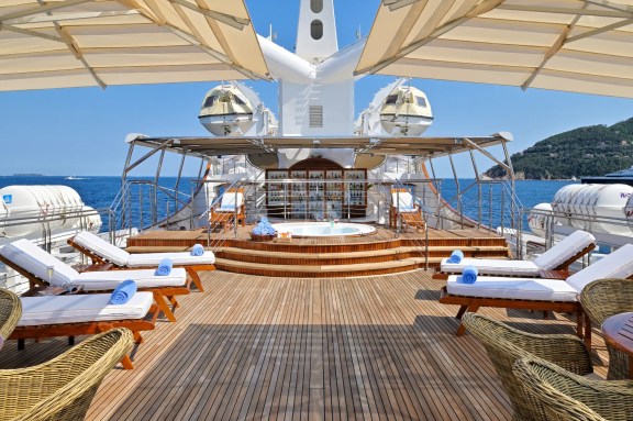 Jacuzzi deck