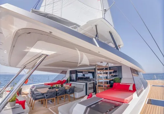 Aft deck/Cockpit