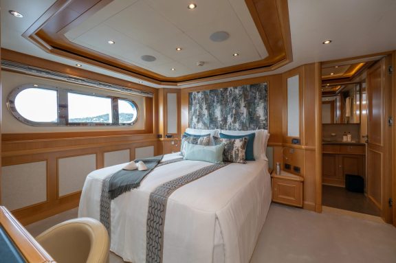 Double cabin