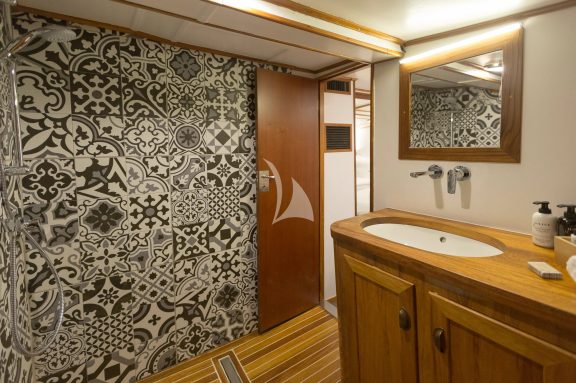 Twin Suite bathroom