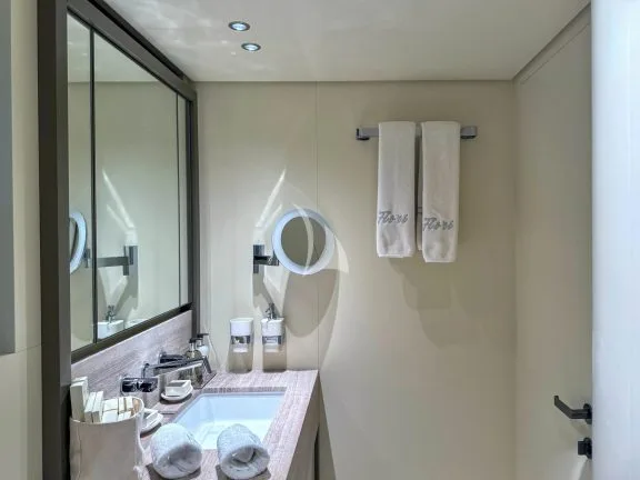 VIP Cabin's en-suite