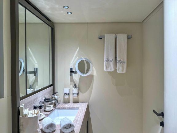 VIP Cabin's en-suite