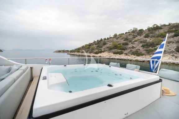 Image of PAREAKI II yacht #31