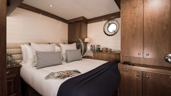 Guest cabin