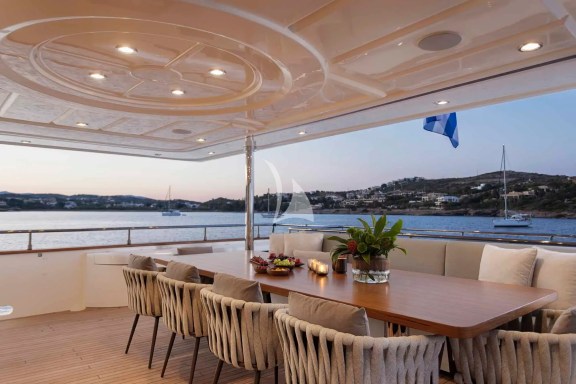 The large Main Deck veranda & dining table