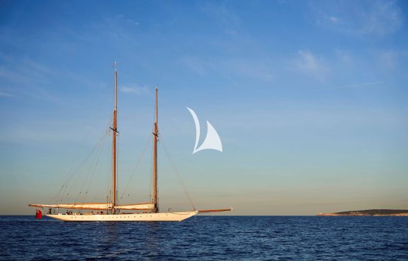 Image of ELENA of LONDON yacht #36