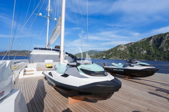 Image of KING OF THE SEA yacht #11