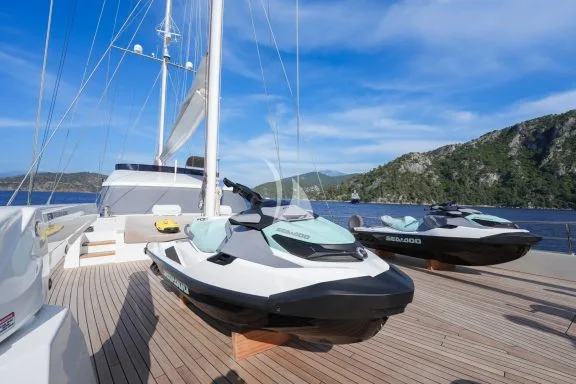 Image of KING OF THE SEA yacht #11