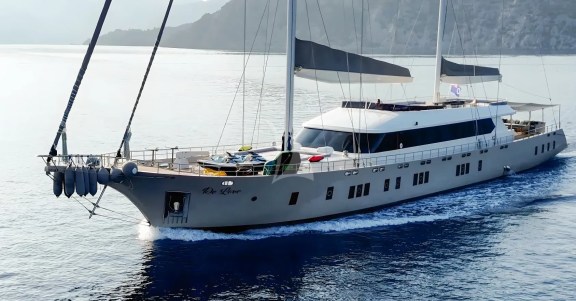 Image of De Love yacht #2