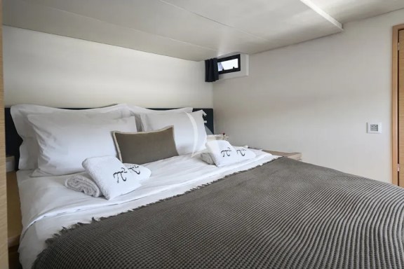 Guest cabin