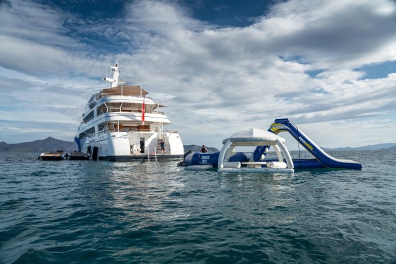 Image of FOS yacht #10