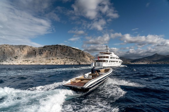 Image of FOS yacht #14
