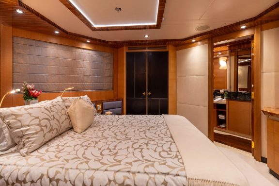 Double cabin