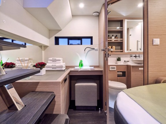 Aft cabin with desk area
