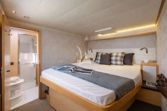 Royal-Flush-queen-cabin-1