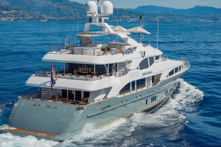 JUSTA DELIA underway