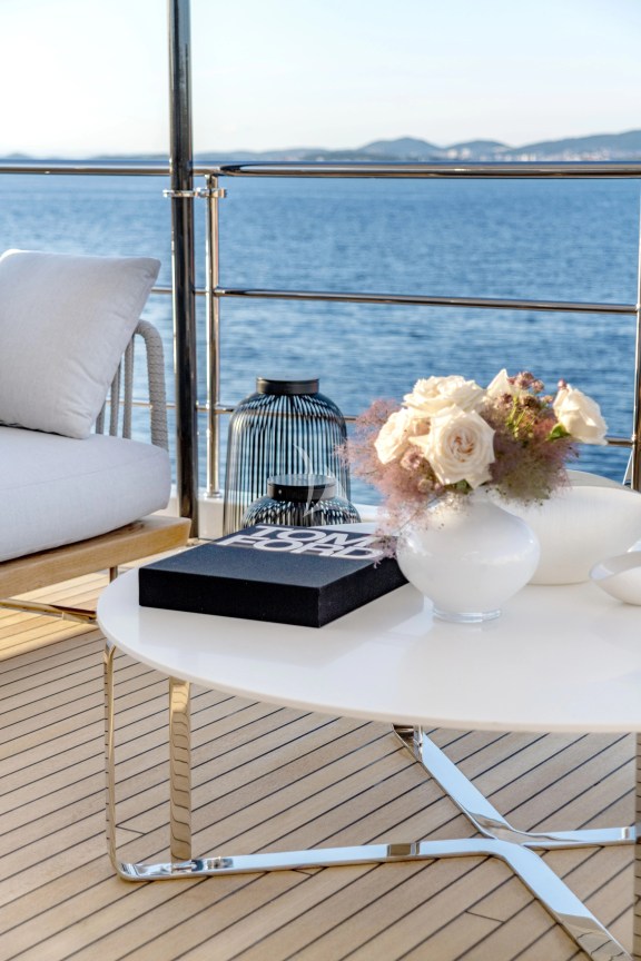 Upper deck details