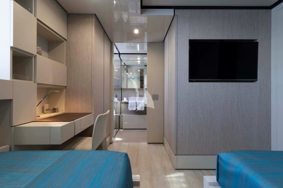 Twin cabin with ensuite