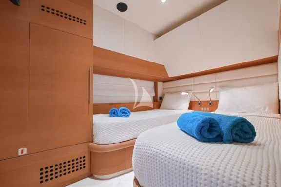 Image of BLUEWAVE yacht #32
