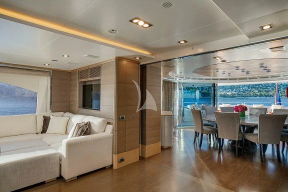 Upper Deck Dining